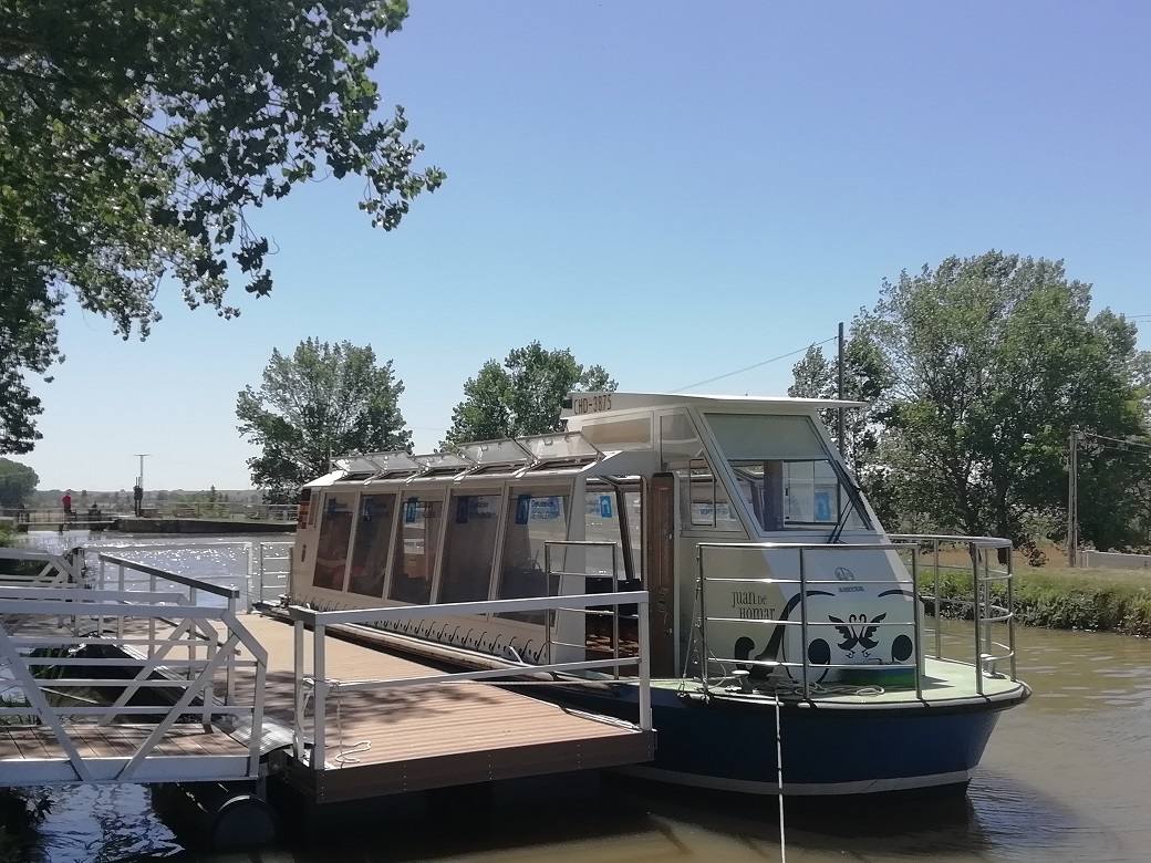 Barco 'Juan de Homar' en su base de Frómista. 