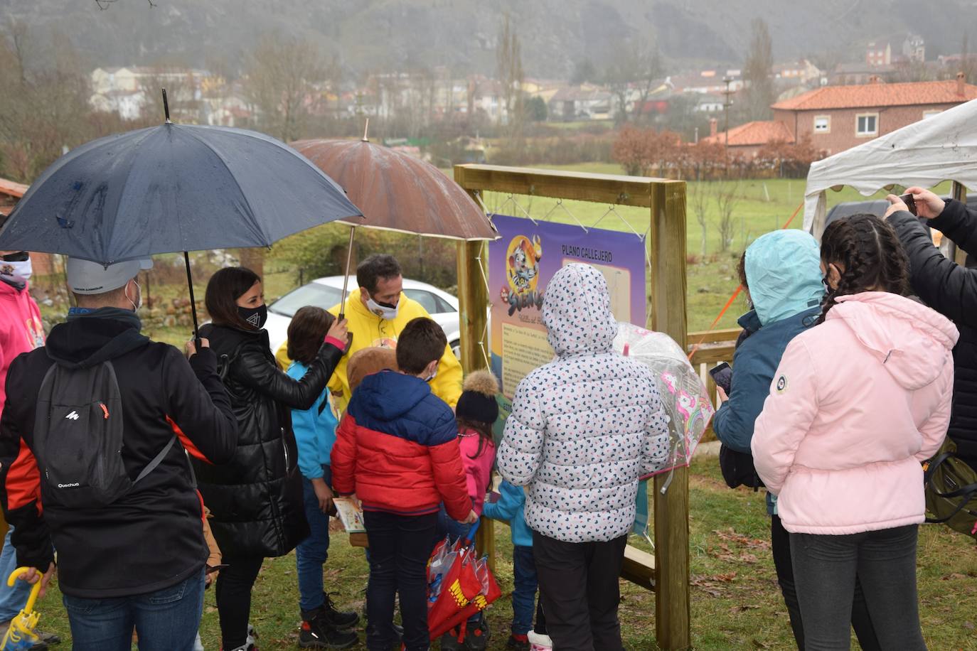 Jornada inaugural de las visitas a la casa del Ratoncito Pérez en Velilla del Río Carrión.