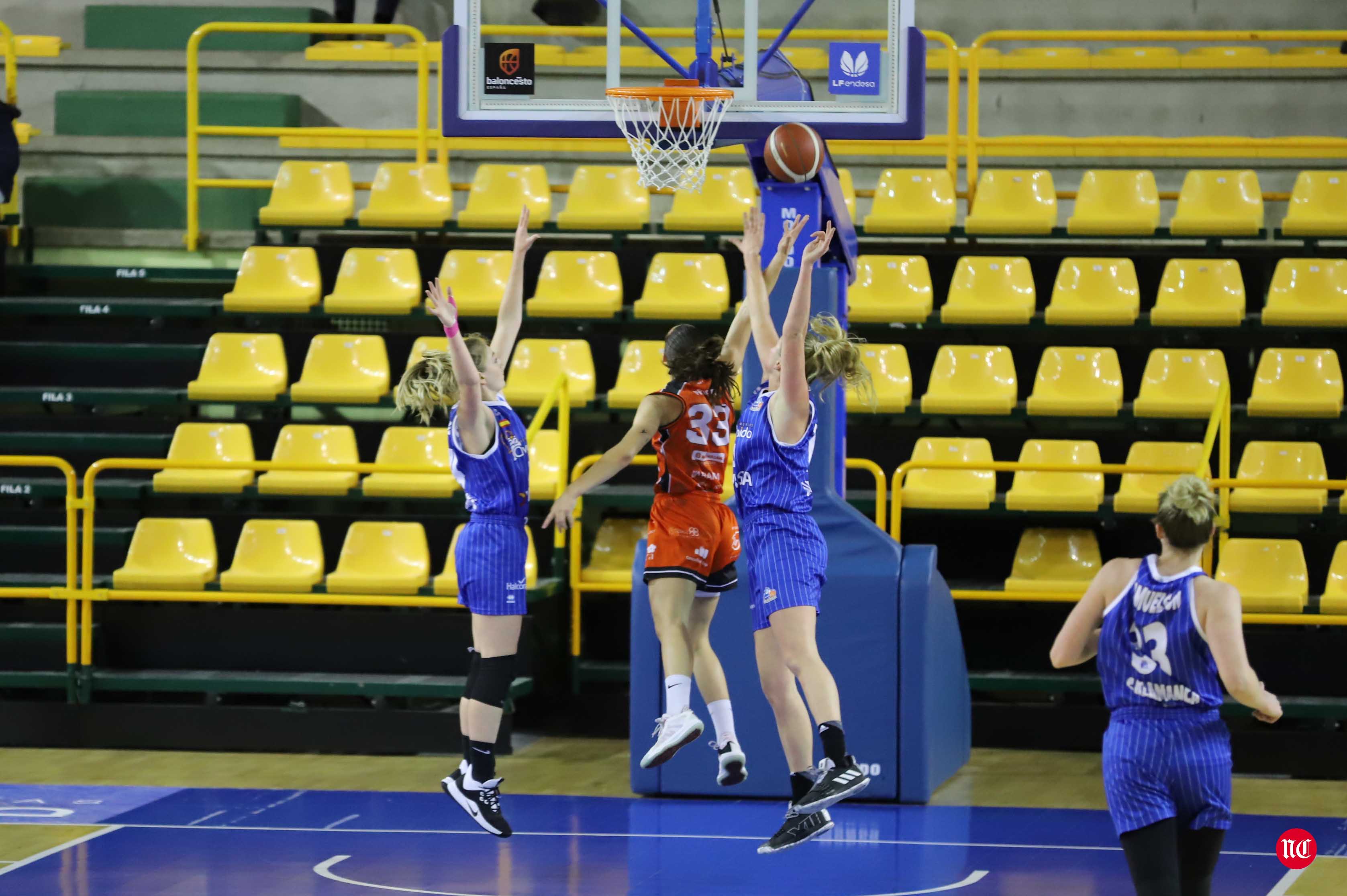 Fotos: Avasallador inicio de la segunda vuelta para el CB Avenida (80-45)