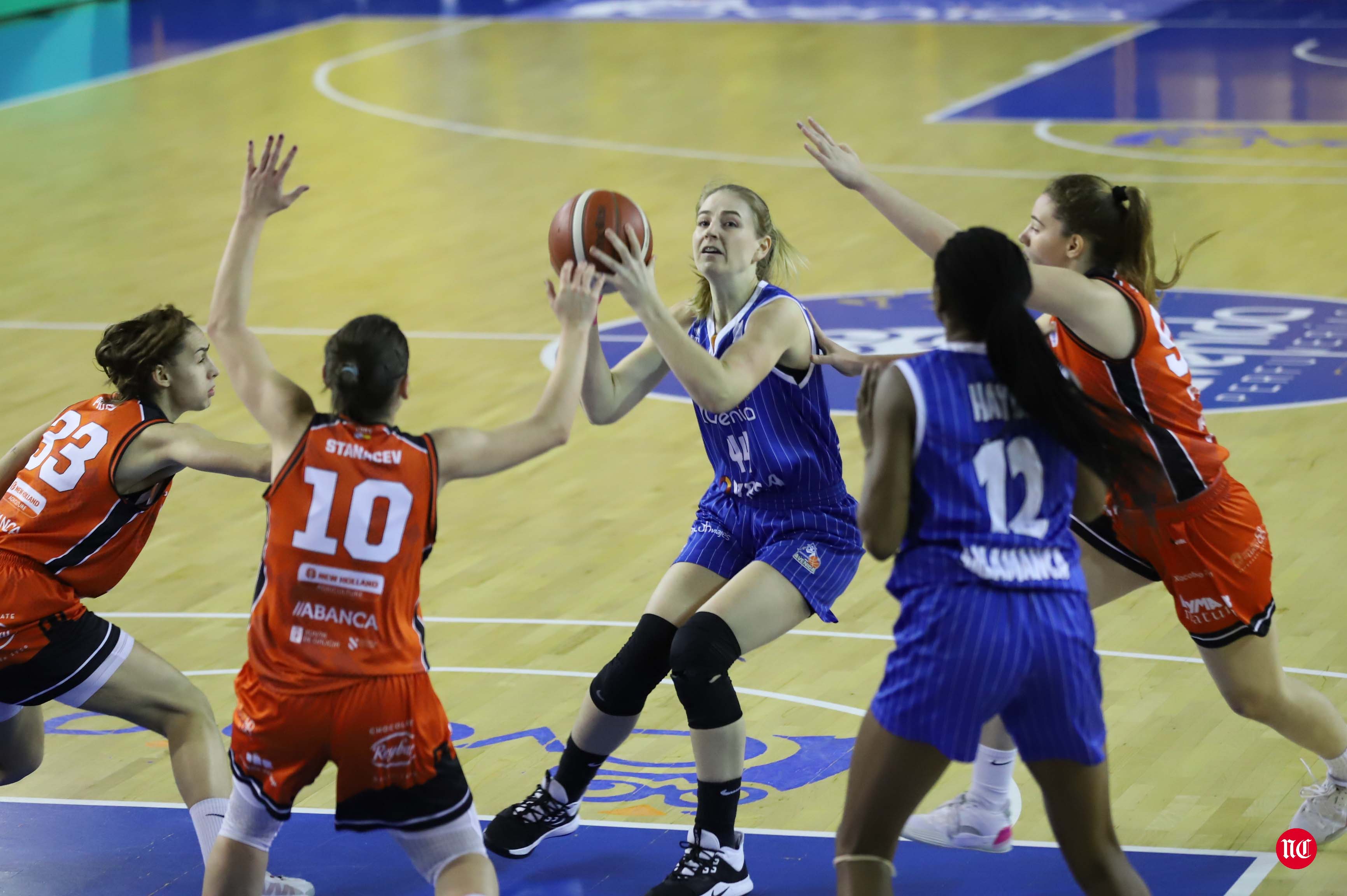 Fotos: Avasallador inicio de la segunda vuelta para el CB Avenida (80-45)