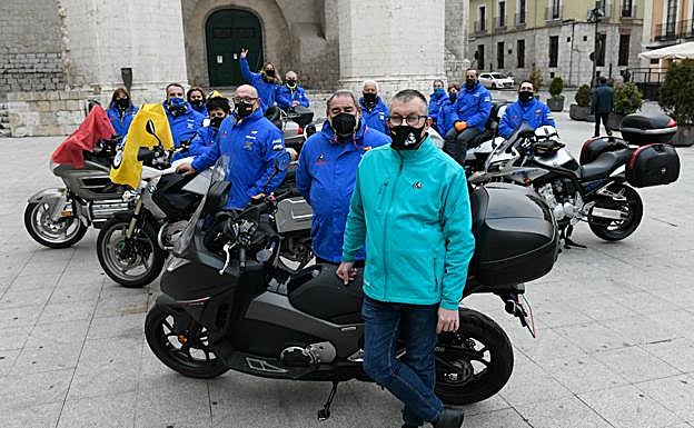 Integrantes del Club Turismoto, organizador de Pingüinos, reunidos en San Benito. 