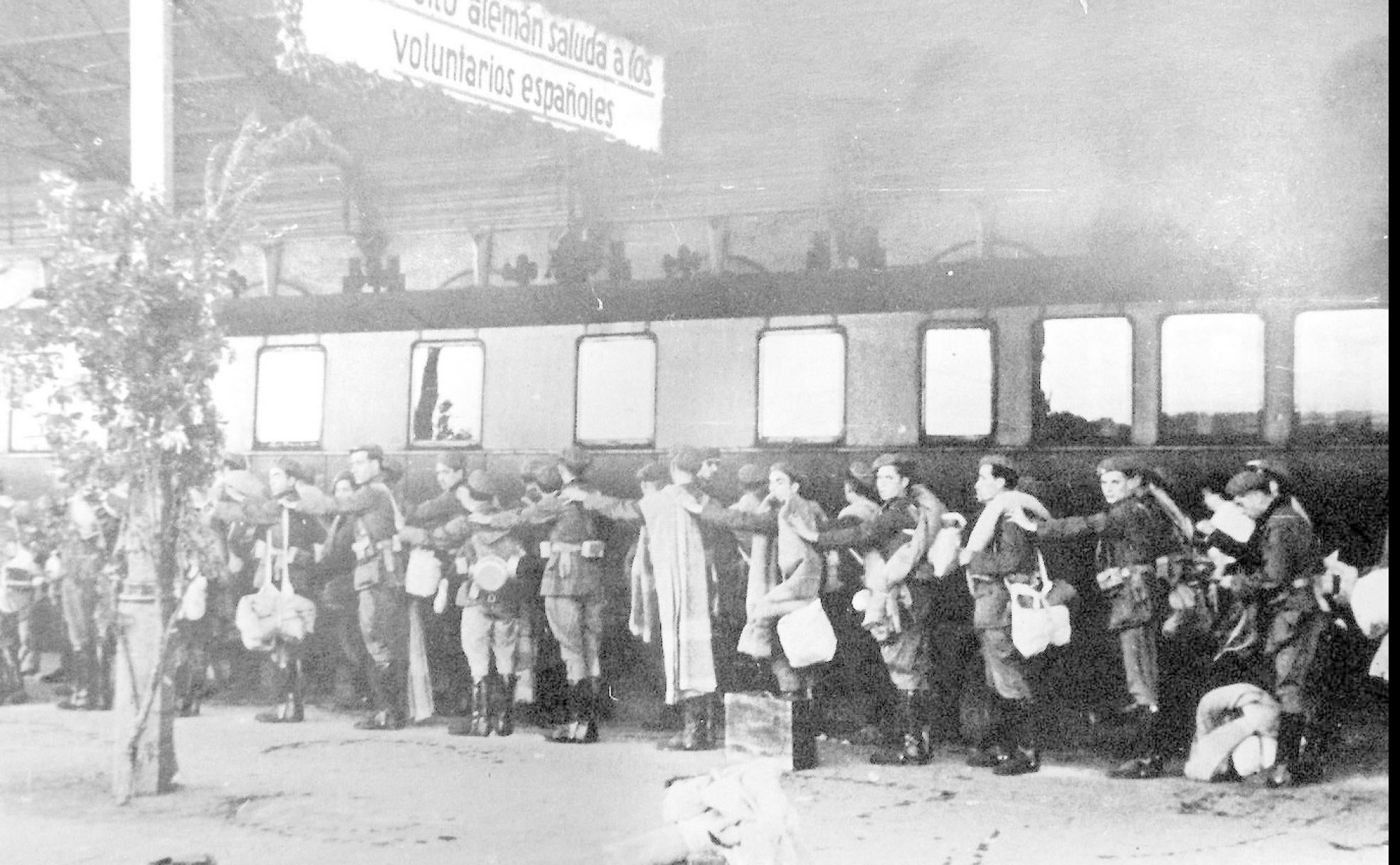 Voluntarios españoles de la División Azul al llegar a Alemania.