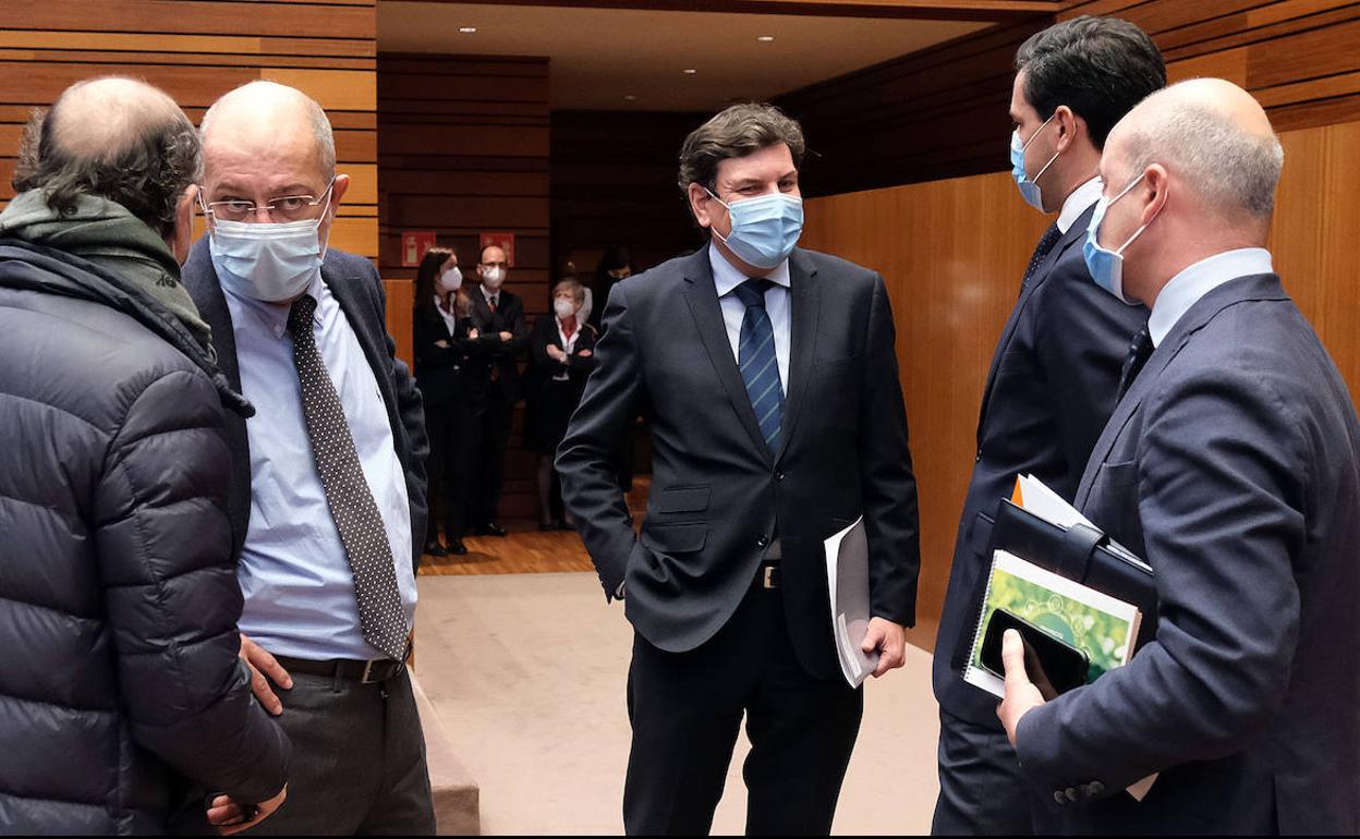 Francisco Igea, Carlos Fernández Carriedo, Raúl de la Hoz y David Castaño, antes del Pleno.