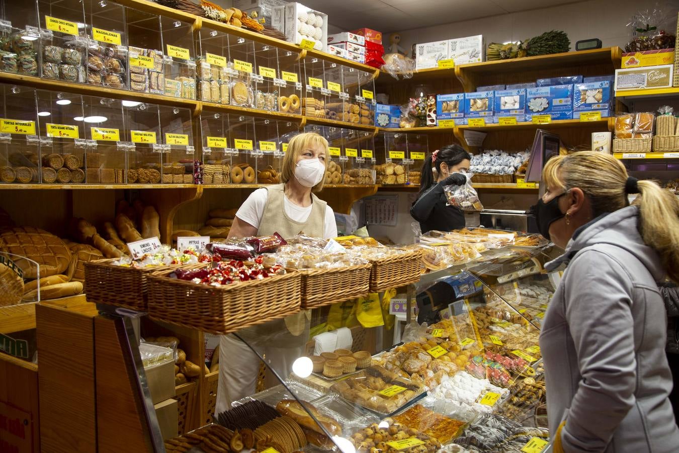 Fotos: Los vallisoletanos apuran las últimas horas para las compras de Nochebuena