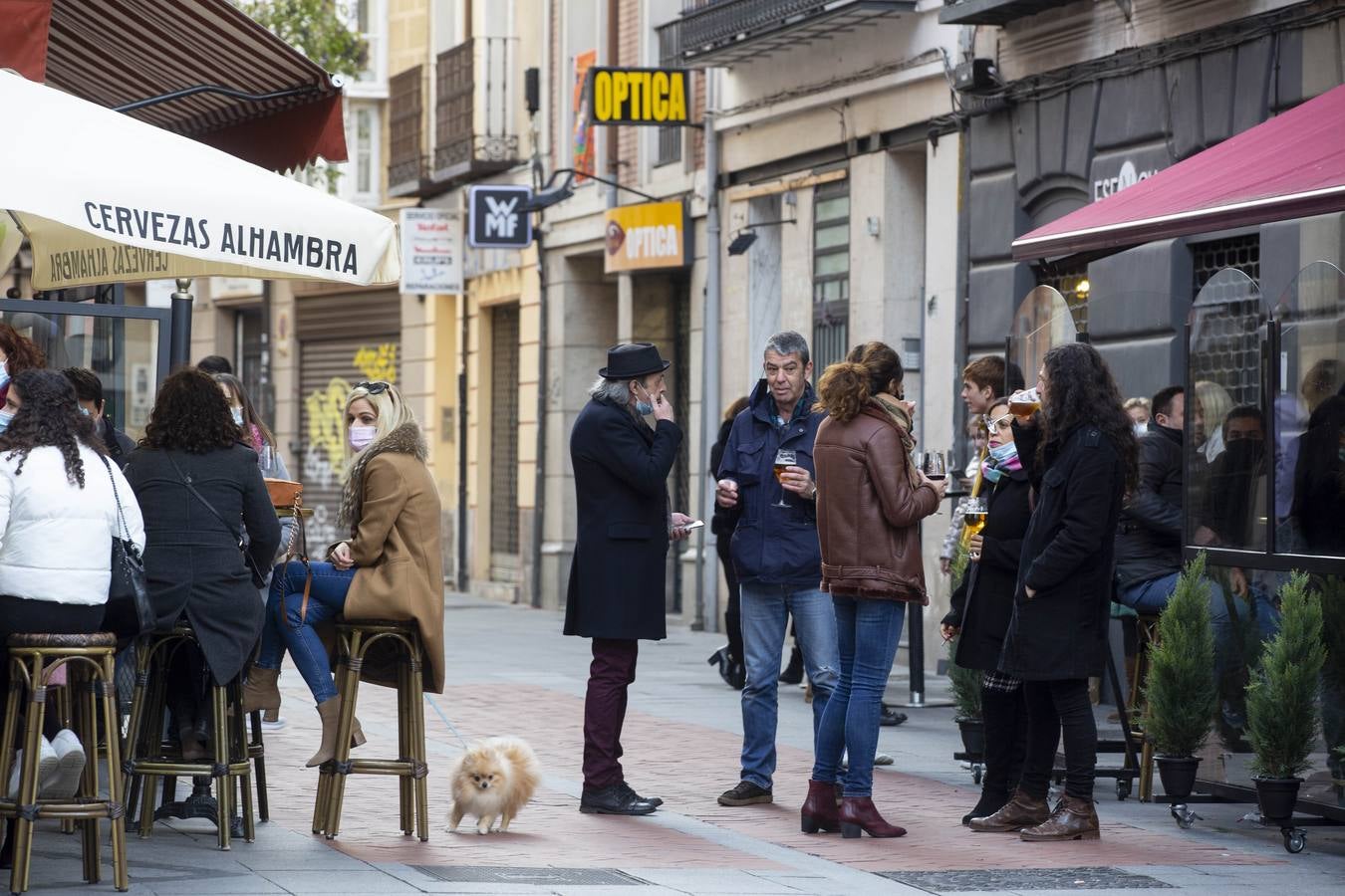 Fotos: Los vallisoletanos no renuncian al vermut de Nochebuena