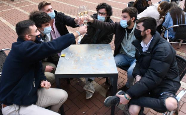 Terraceo a medio gas en Valladolid capital antes de la cena de Nochebuena