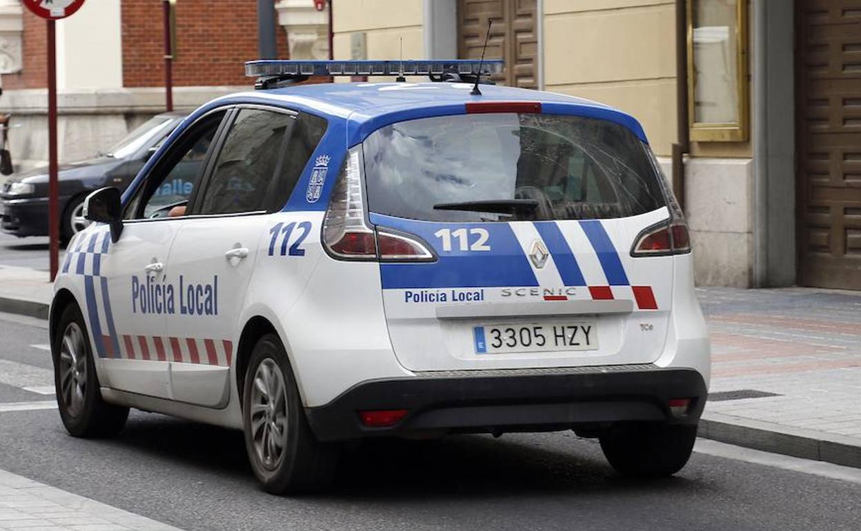 Un coche de la Policía Local, en una imagen de archivo.