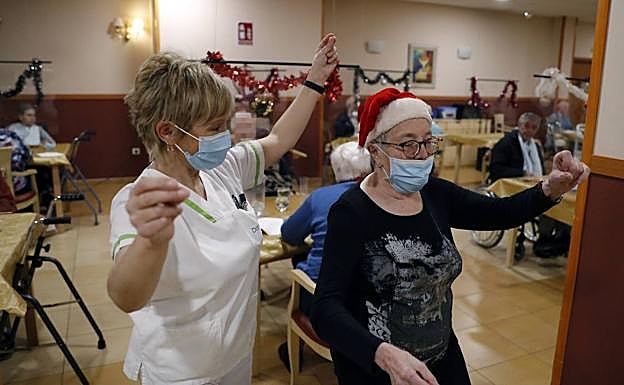 La vacuna vuelve a llevar la esperanza a las residencias