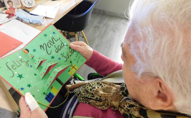 Las postales navideñas alegraron a los residentes.