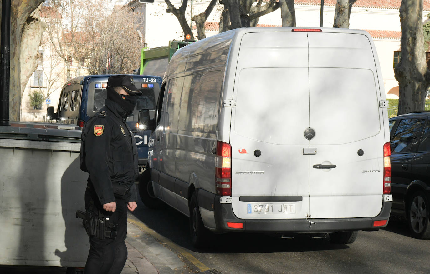 Fotos: Llegan las primeras dosis de la vacuna de Pfizer a Valladolid