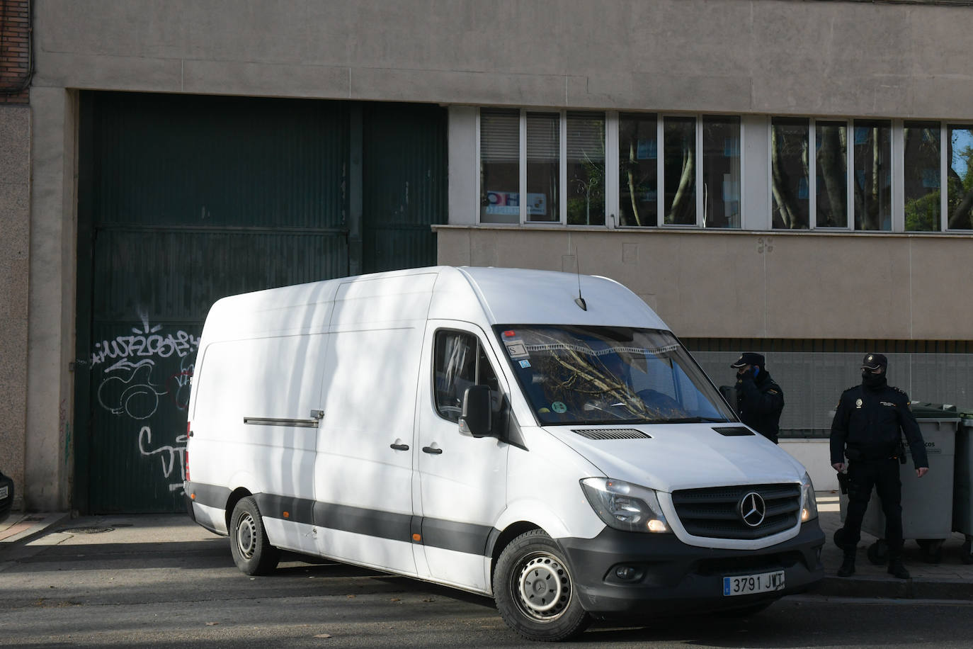 Fotos: Llegan las primeras dosis de la vacuna de Pfizer a Valladolid