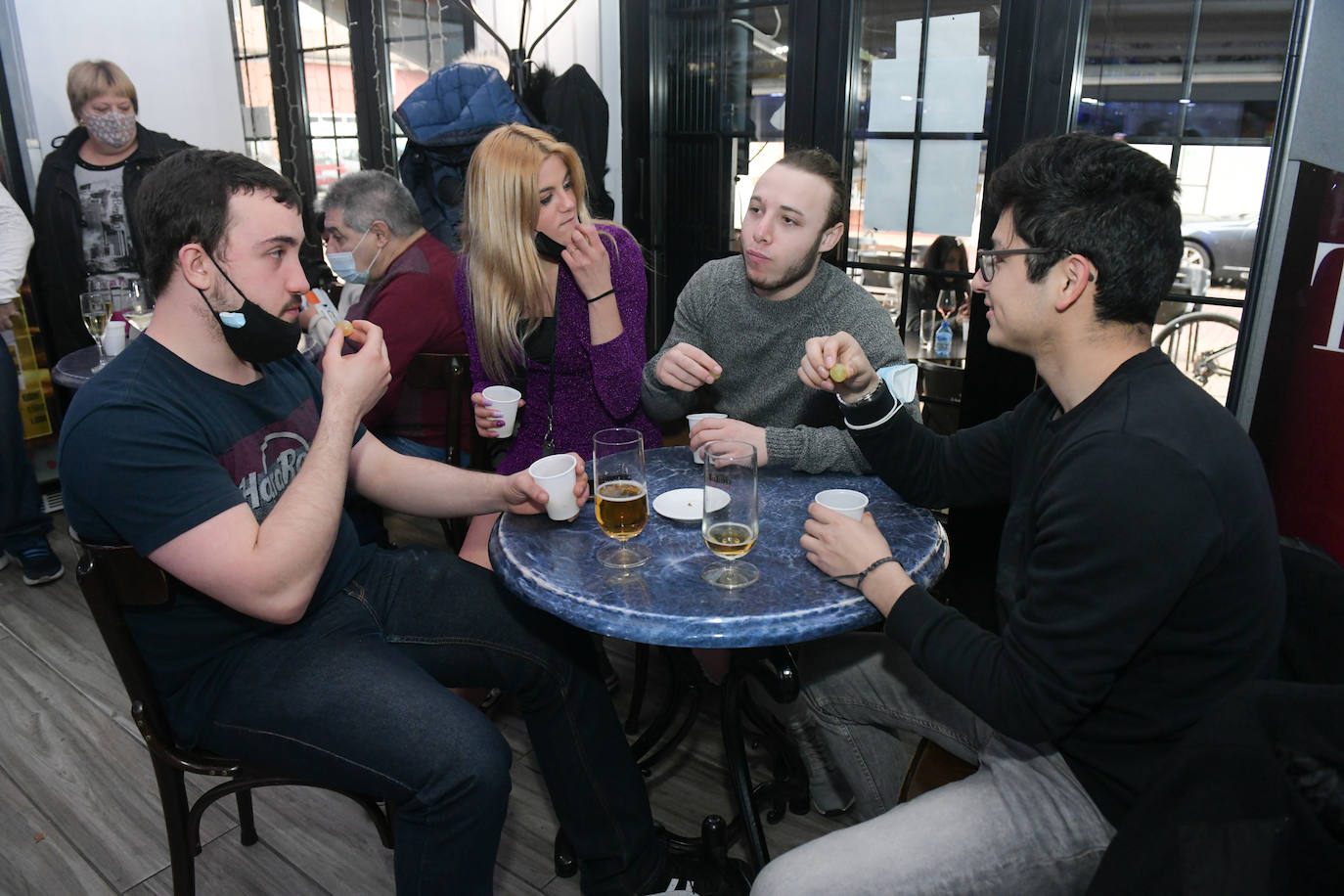 Fotos: Los vallisoletanos aprovechan la mañana y la tarde de Nochevieja para despedir el año
