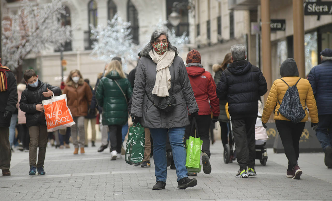 Fotos: Ambiente de compras de Navidad en Valladolid