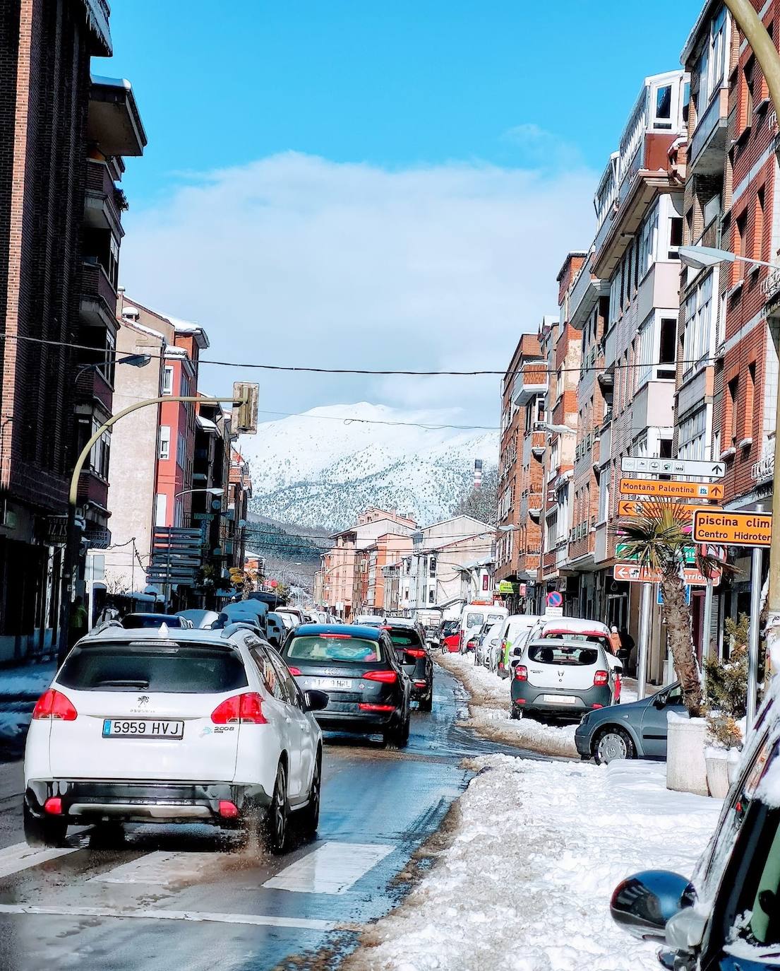 Las intensas nevadas dañan dos carpas del muincipio guardense.