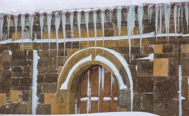 Nieve en la localidad leonesa de Arbas del Puerto. 