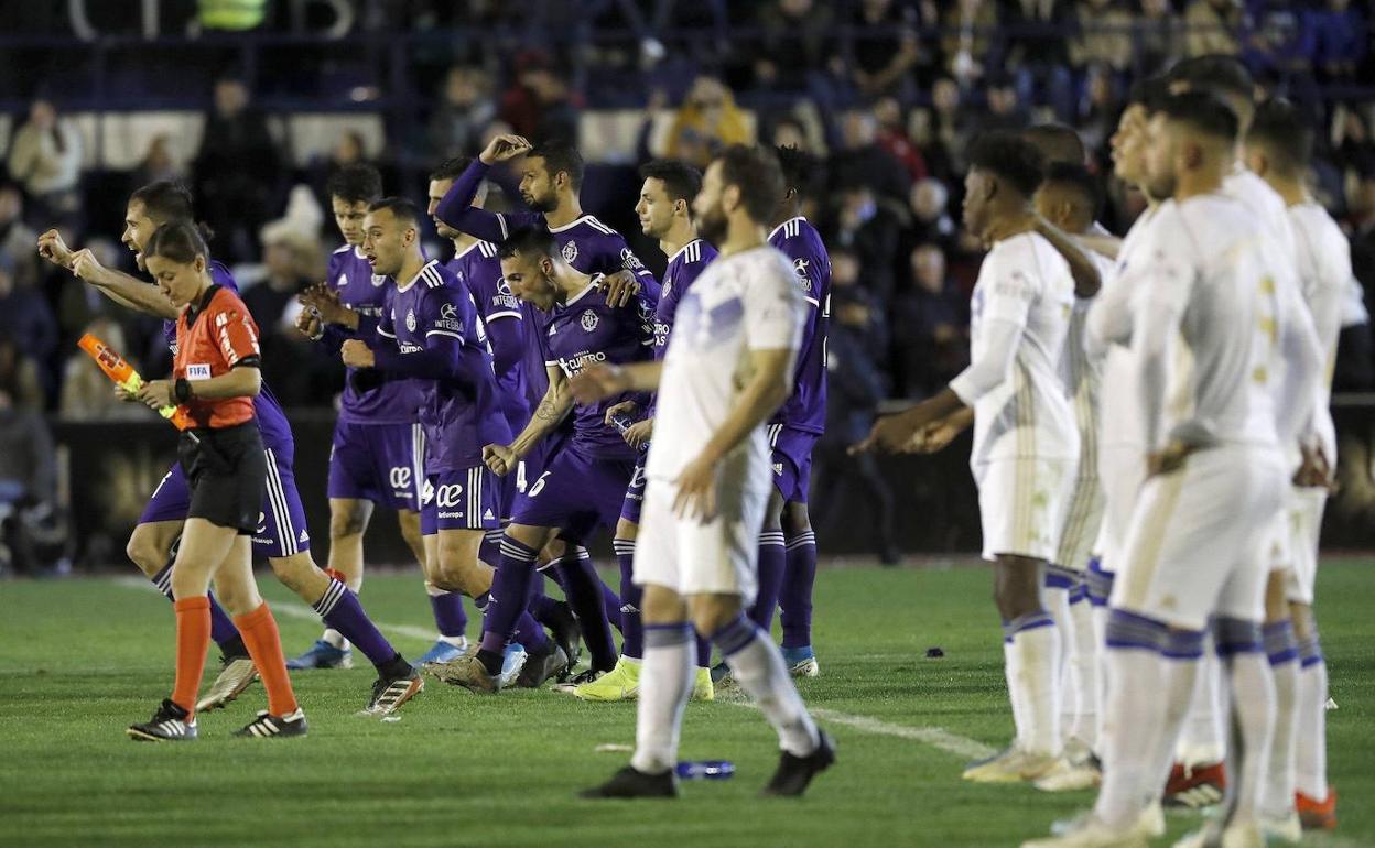 Los jugadores del Valladolid celebran el pase de ronda, la pasada temporada, ante el Marbella y en los penaltis. 