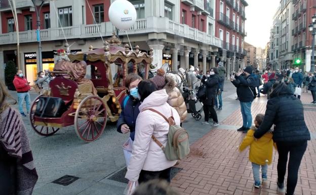 Los Reyes en la Plaza Mayor de Valladolid. 