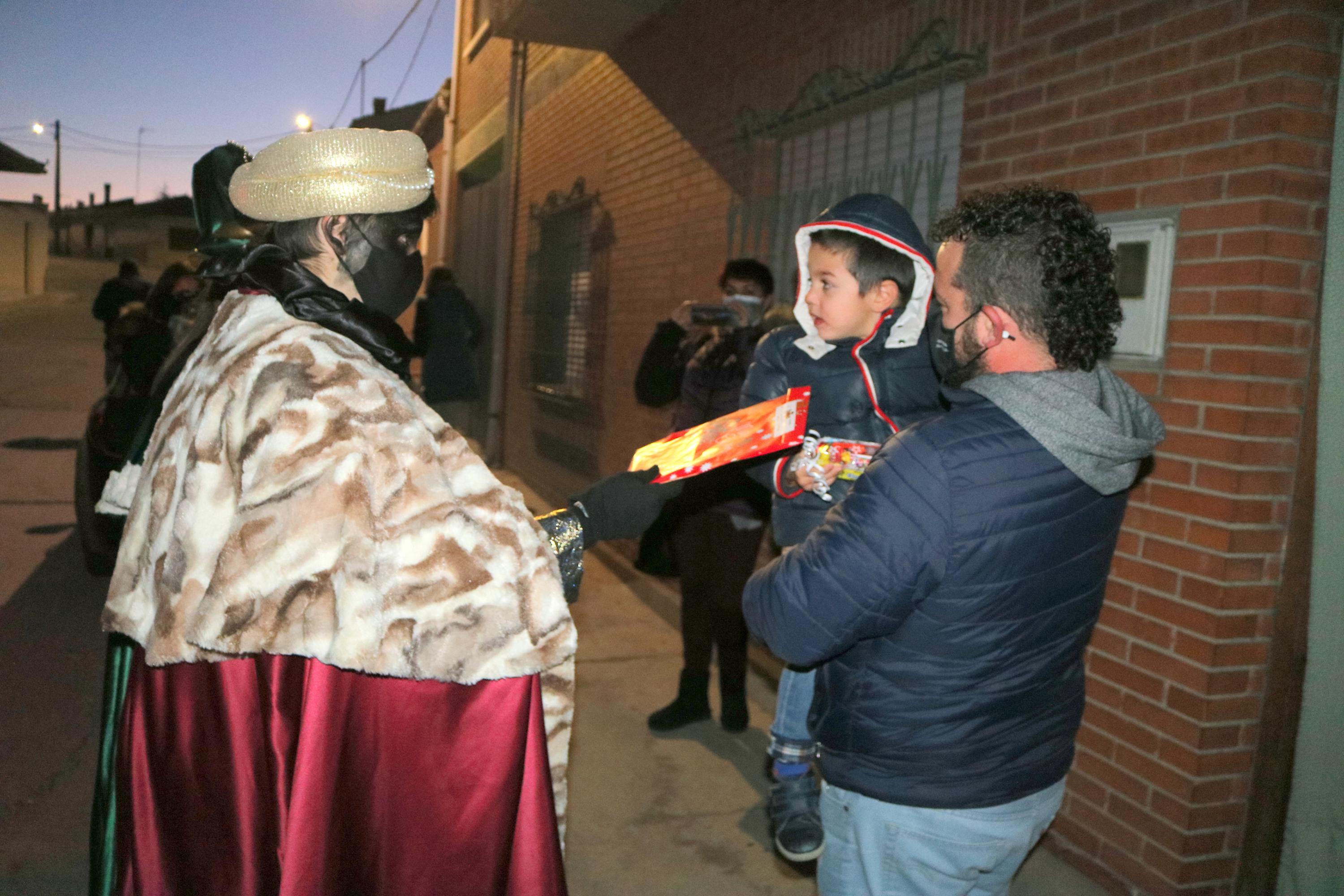 Los Reyes Magos visitaron a los niños baltanasiegos 