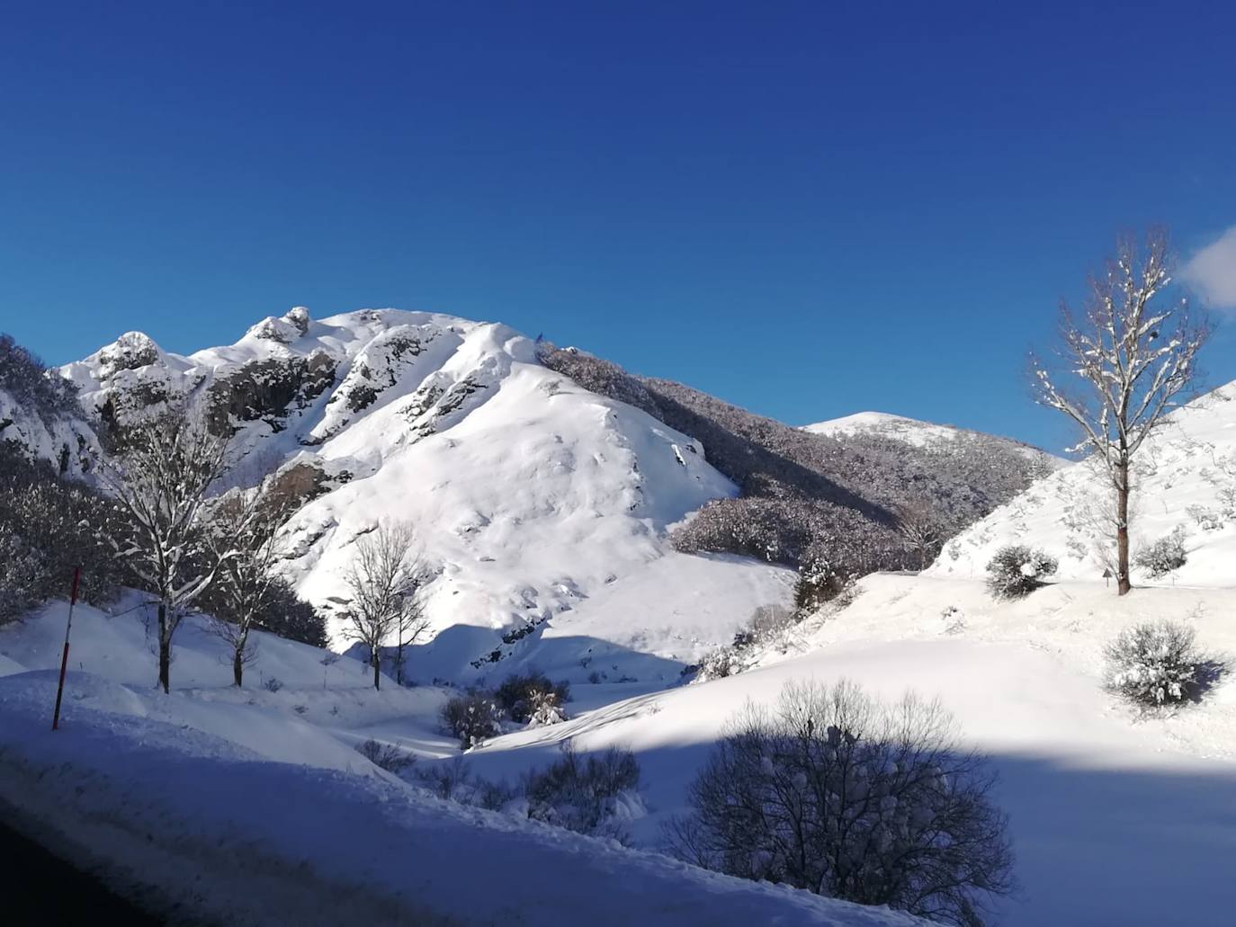 Santa María de Redondo continúa con nieve y gélidas temperaturas. 