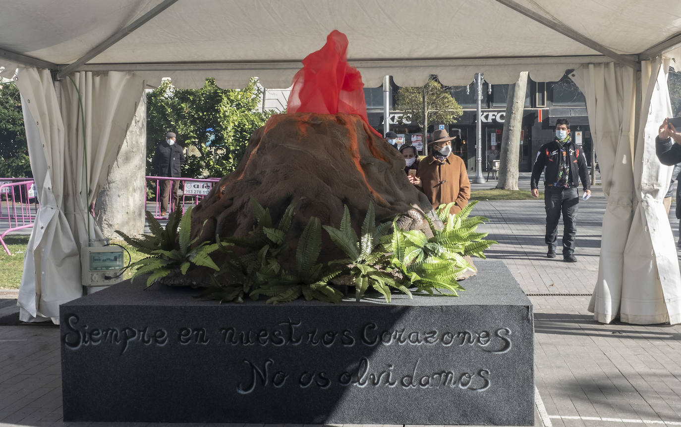 Fotos: Mercadillo motero de Pingüinos en el Paseo Central del Campo Grande de Valladolid