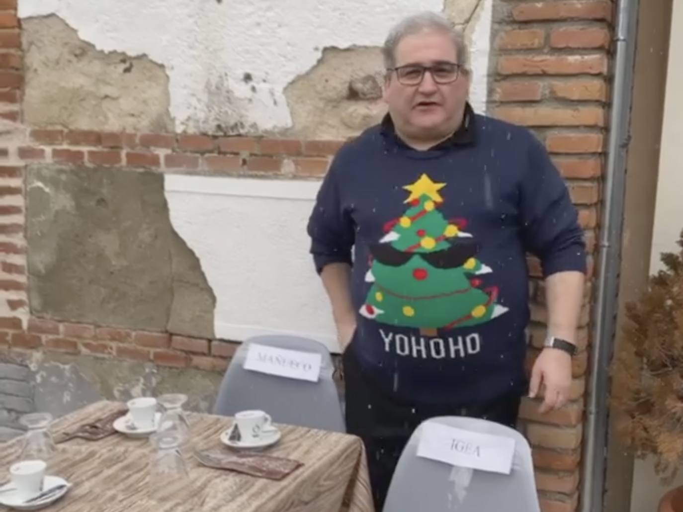 Jesús Galindo, durante el vídeo colgado en las redes sociales del restaurante.