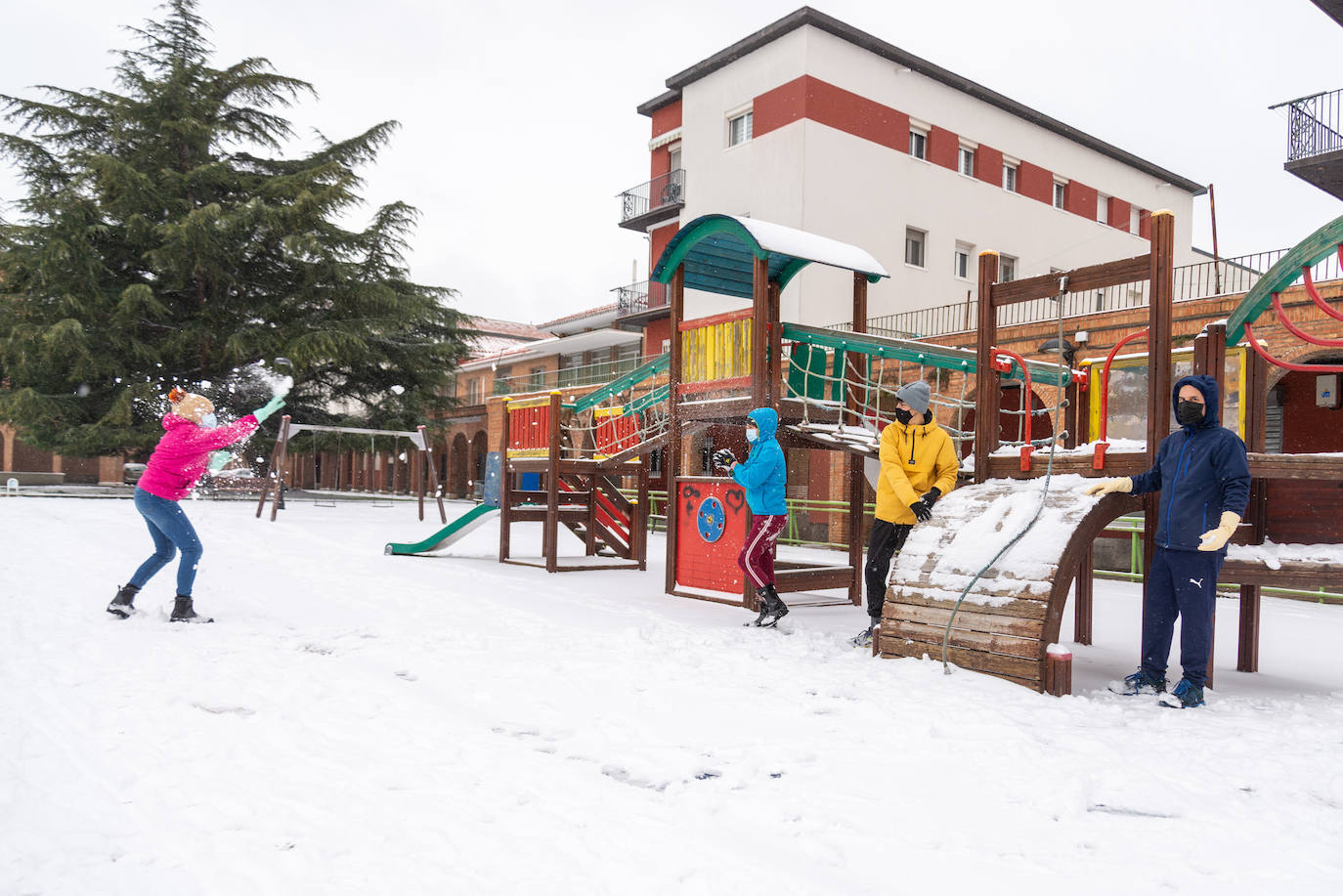 Fotos: La nieve ha dejado una jornada de diversión en Palencia