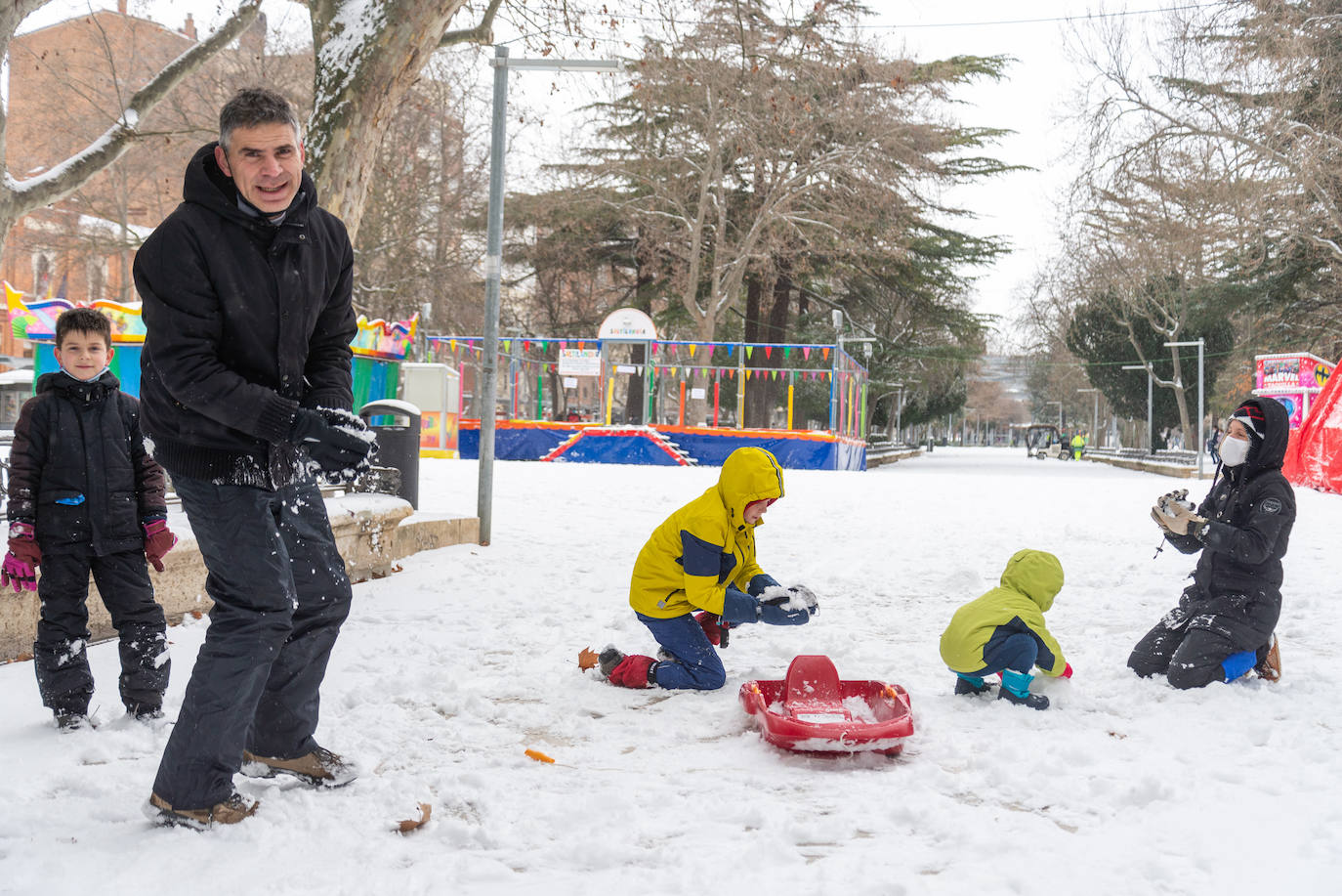 Fotos: La nieve ha dejado una jornada de diversión en Palencia