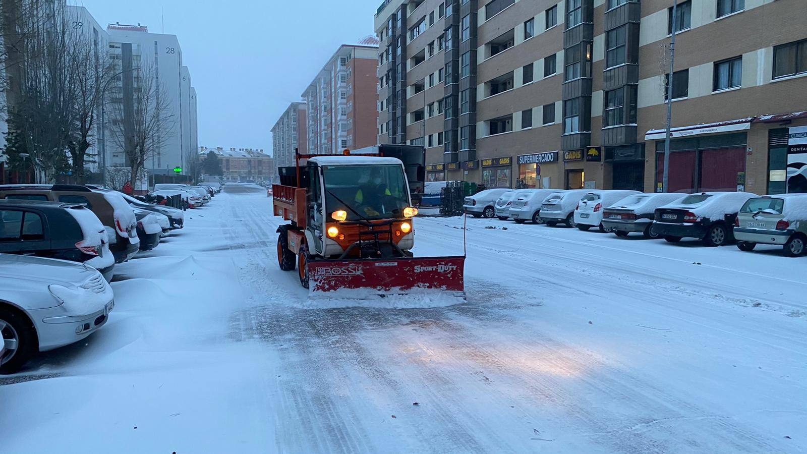 Fotos: Los vallisoletanos disfrutan de un día de nieve en la ciudad