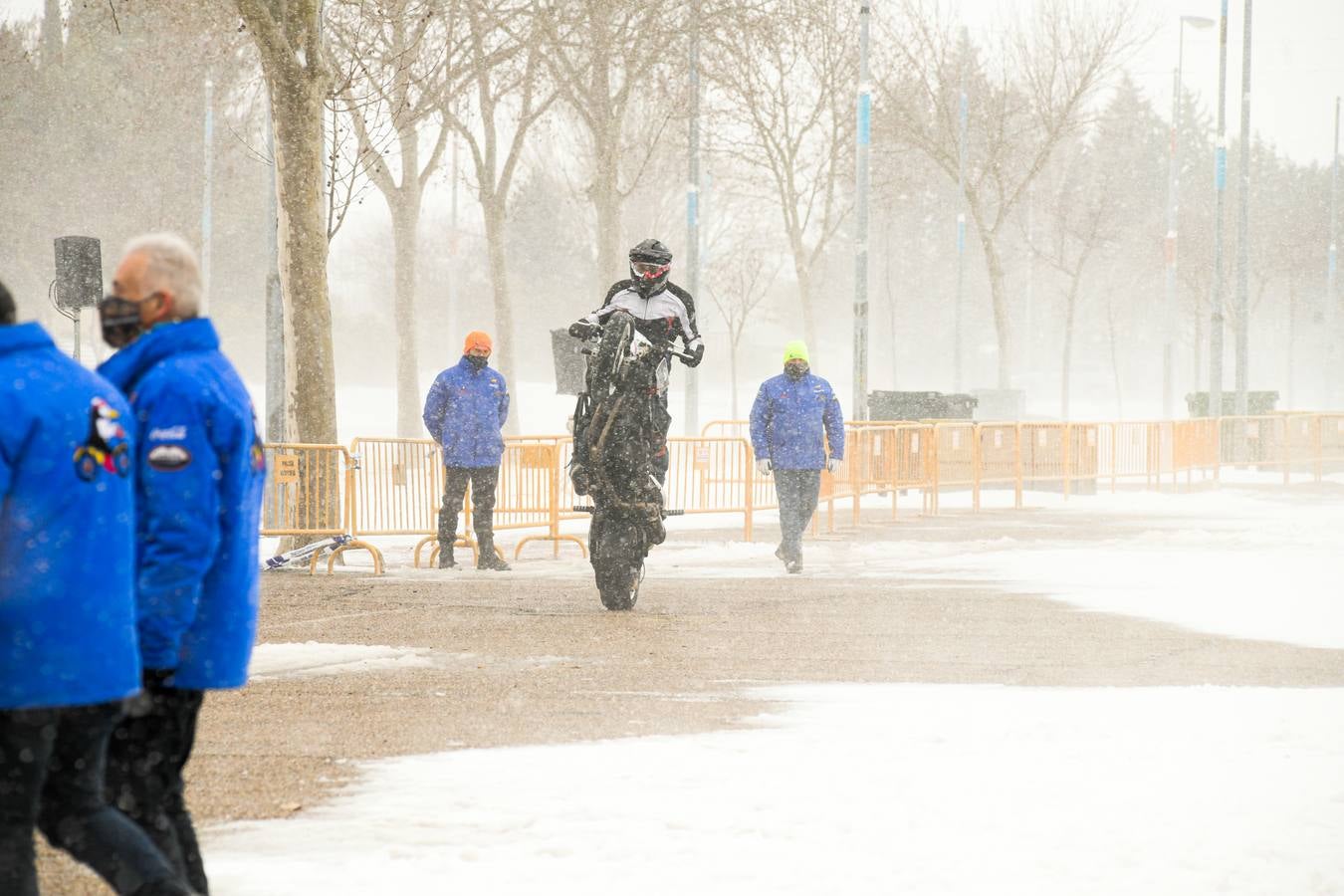 Fotos: Los vallisoletanos disfrutan de un día de nieve en la ciudad