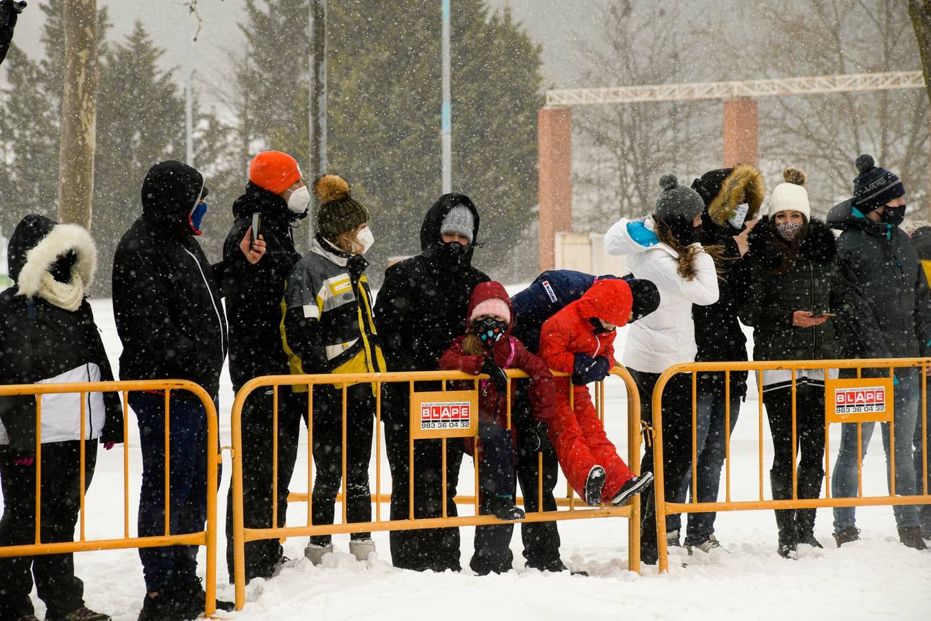 Fotos: Los vallisoletanos disfrutan de un día de nieve en la ciudad