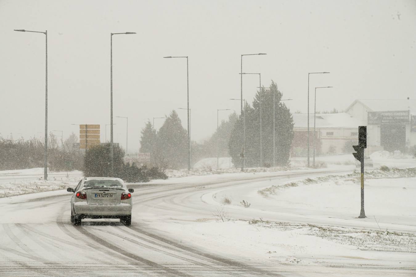 Fotos: Los vallisoletanos disfrutan de un día de nieve en la ciudad