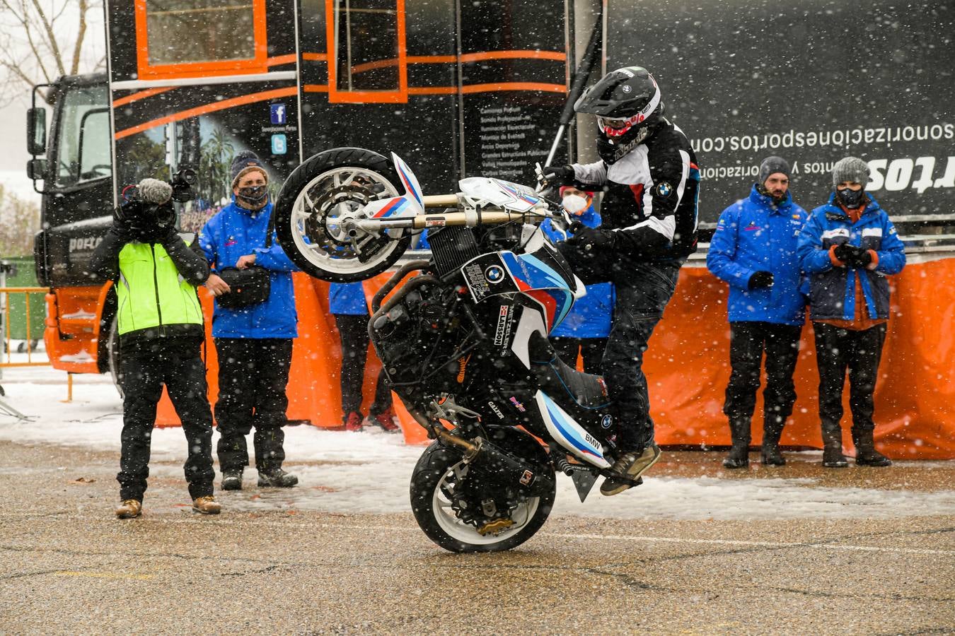 Fotos: Pingüinos desafía a la nieve en Valladolid