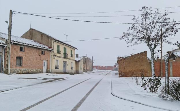 Carretera que va desde Villaflechós hasta Medina de Rioseco. 