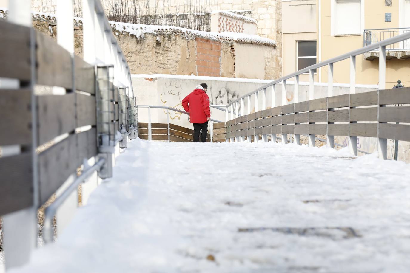 Fotos: Restos de hielo y nieve, protagonistas de la manaña del domingo en Peñafiel