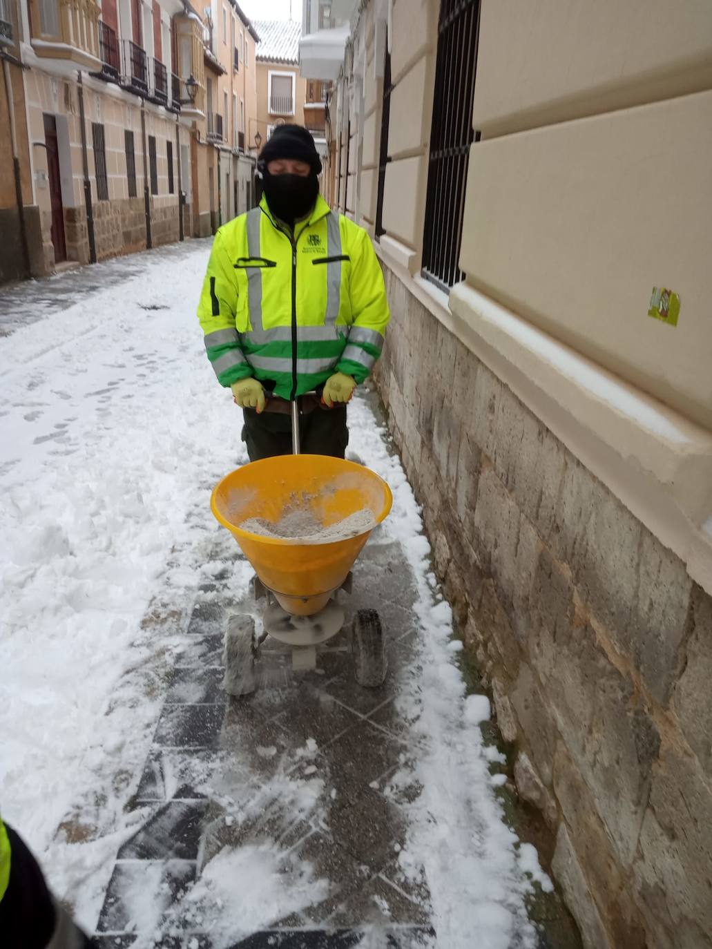 Fotos: Los pueblos de Valladolid empiezan a limpiar el hielo