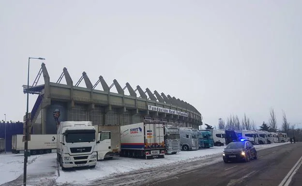 4.469 camiones permanecen embolsados en Castilla y León por el temporal, el doble que el primer día de borrasca 