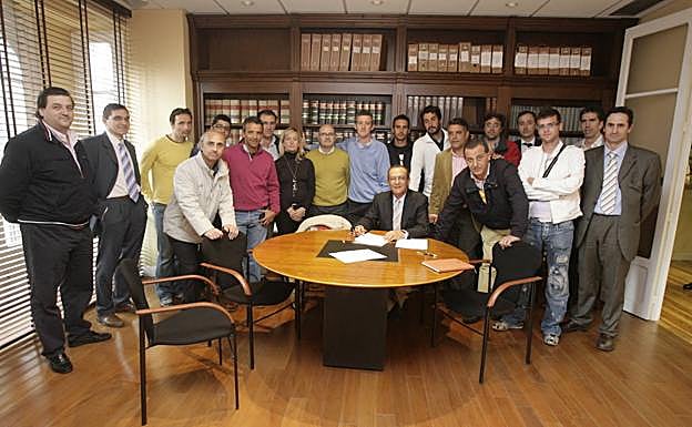 Los representantes de los clubes firman ante notario la constitución de la Federación de Castilla y León de Pádel 
