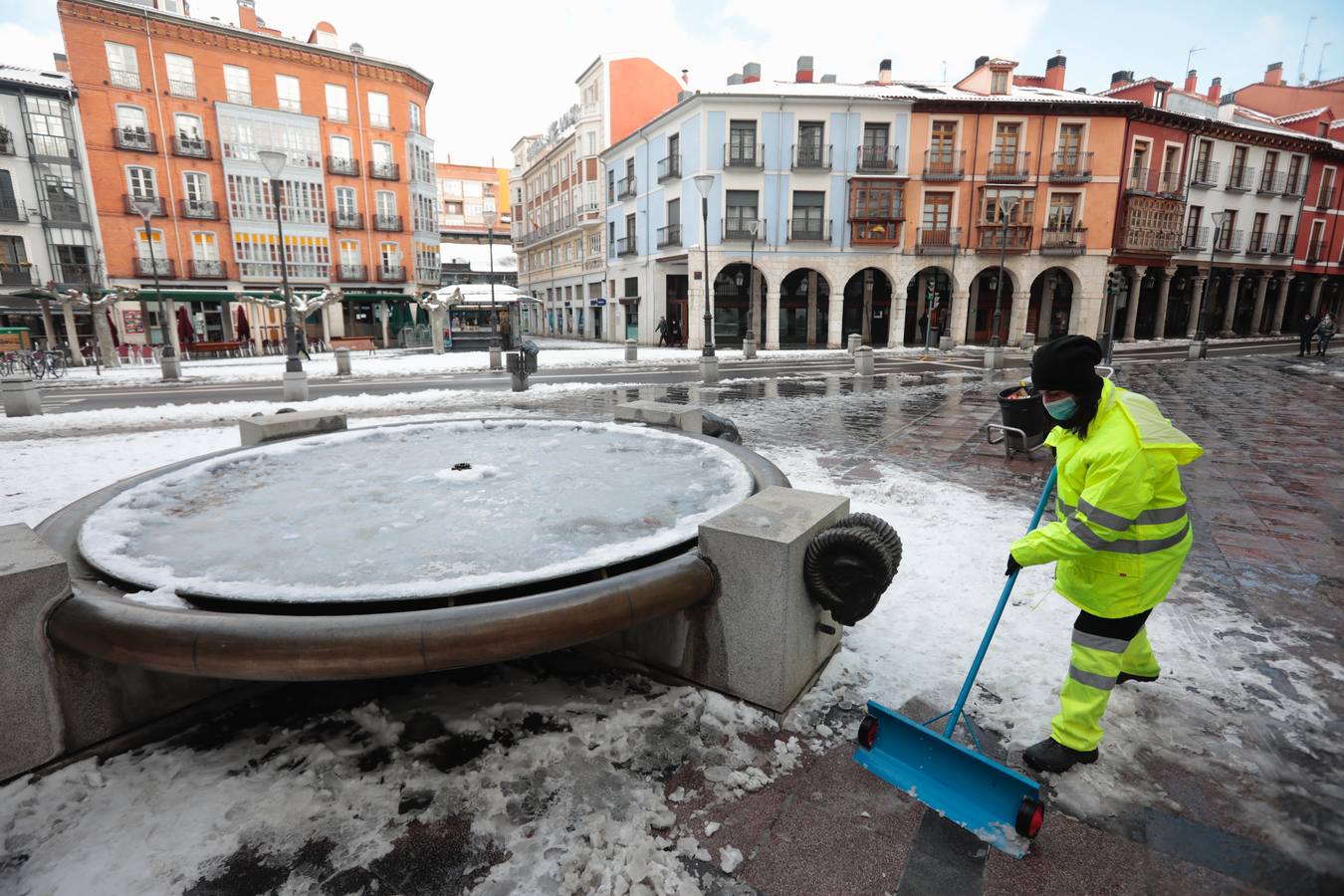 Fotos: El hielo, protagonista de este domingo en Valladolid