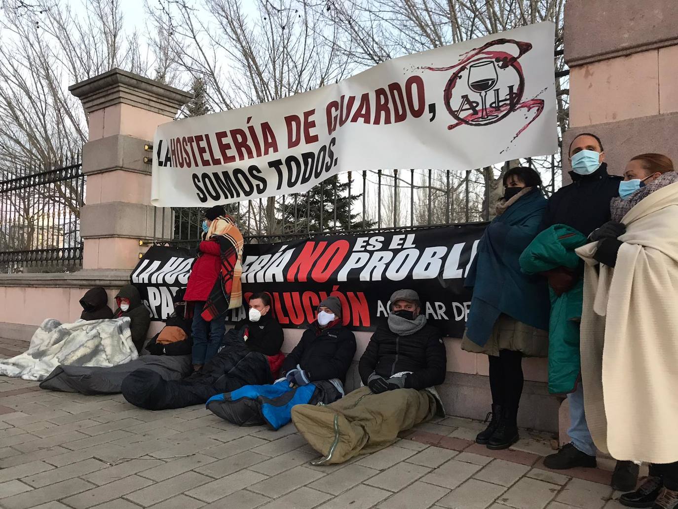 Fotos: Los hosteleros de Palencia protestan ante la Junta en Valladolid