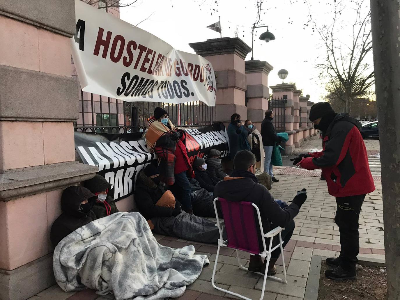 Fotos: Los hosteleros de Palencia protestan ante la Junta en Valladolid