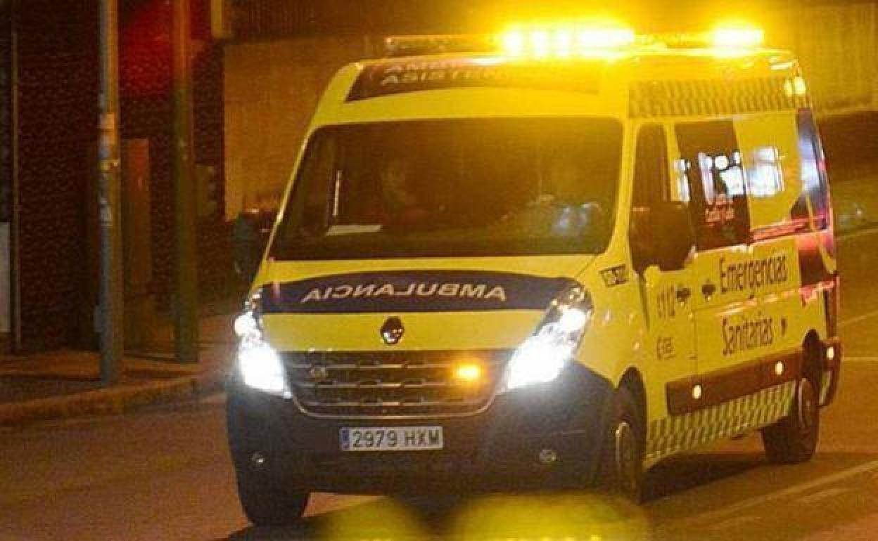 Una ambulancia del 112 acudiendo a una emergencia.