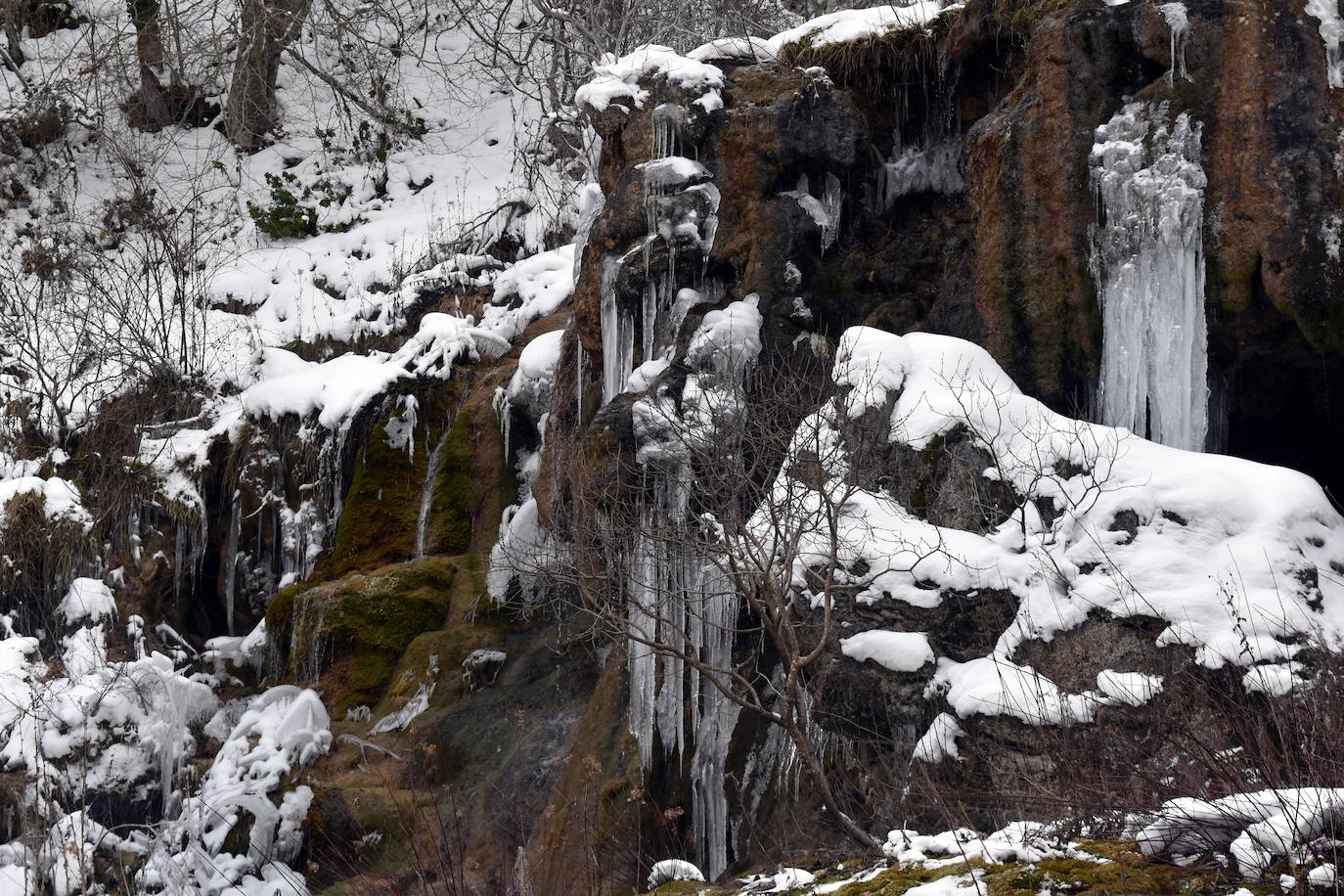 Fotos: El hielo se apodera de la cascada de Covalagua
