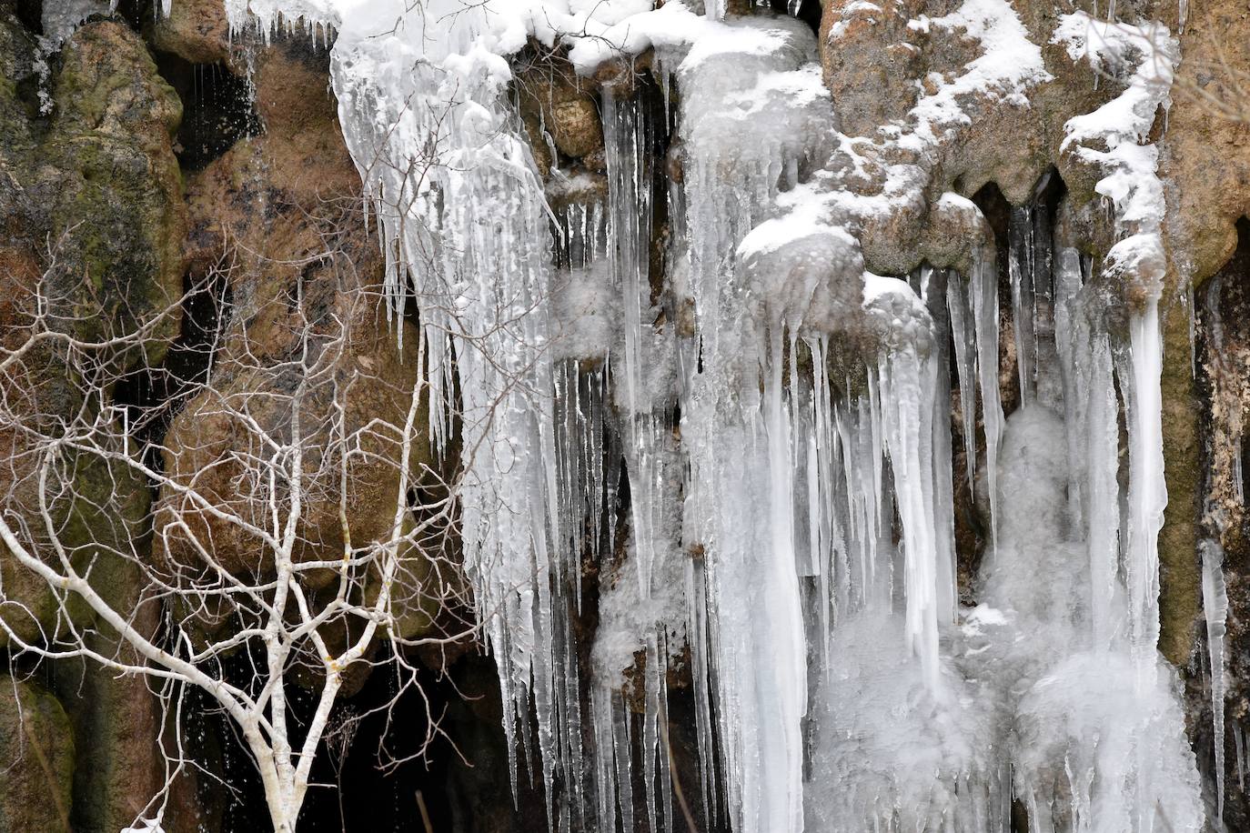 Fotos: El hielo se apodera de la cascada de Covalagua