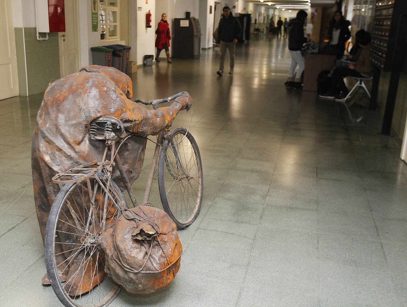 De la serie 'Náufragos urbanos' para la exposición de 2012 en la Facultad de Filosofía y Letras de Valladolid.