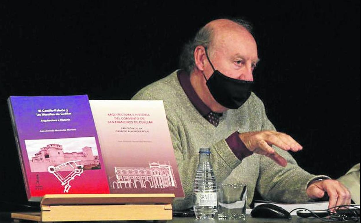 El arquitecto, durante la presentación. 