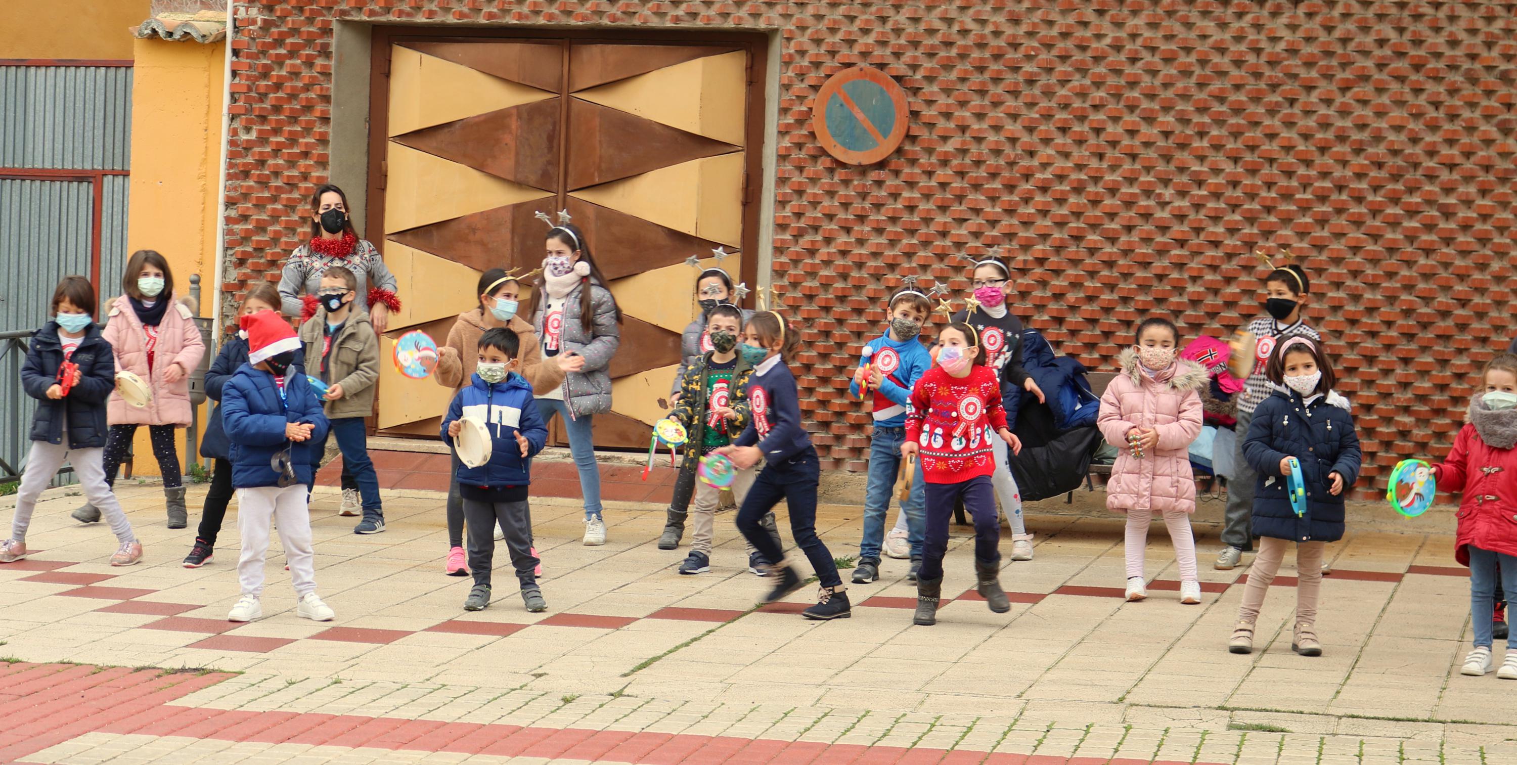 Niños y mayores disfrutan de una velada emocionante en Baltanás