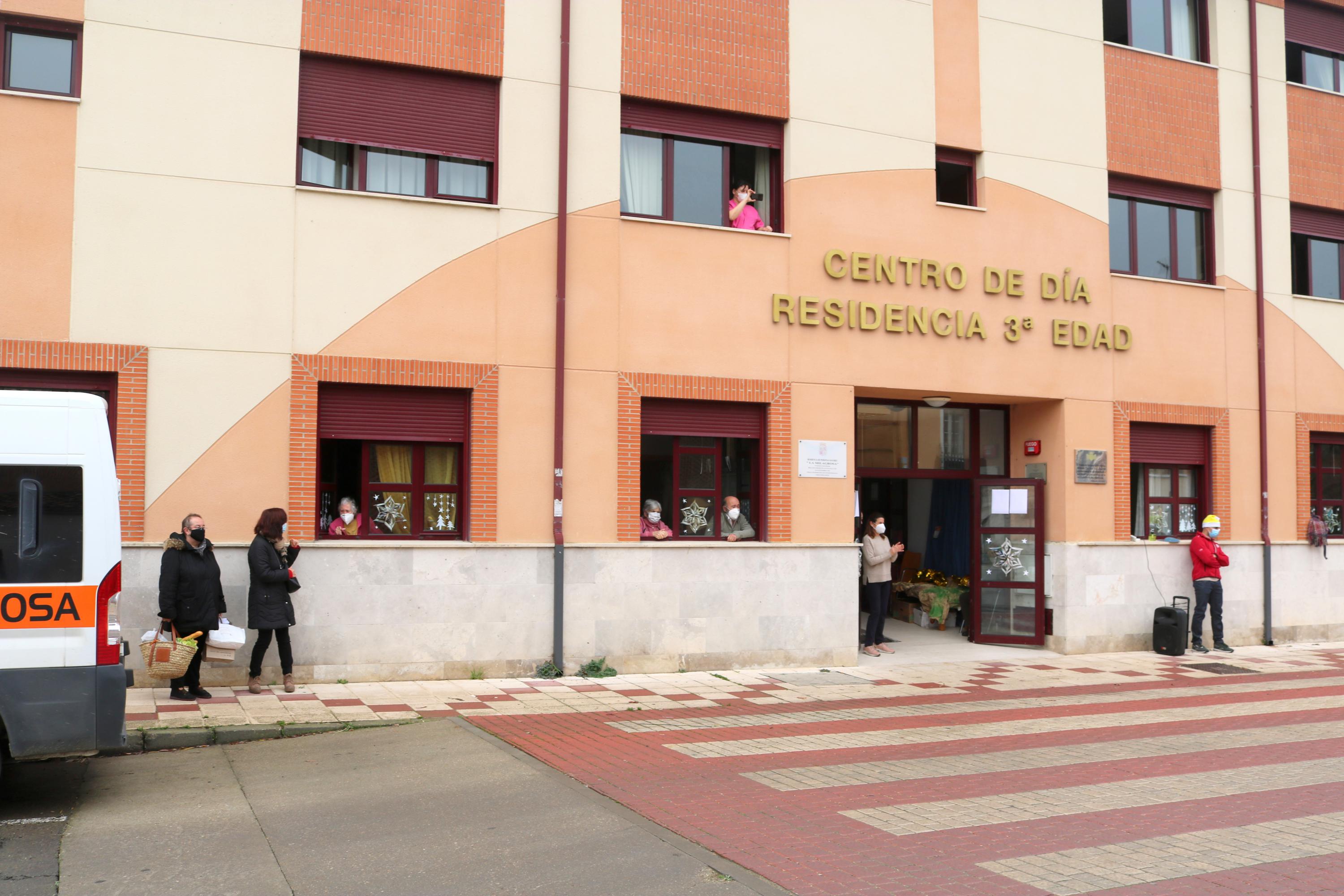 Niños y mayores disfrutan de una velada emocionante en Baltanás