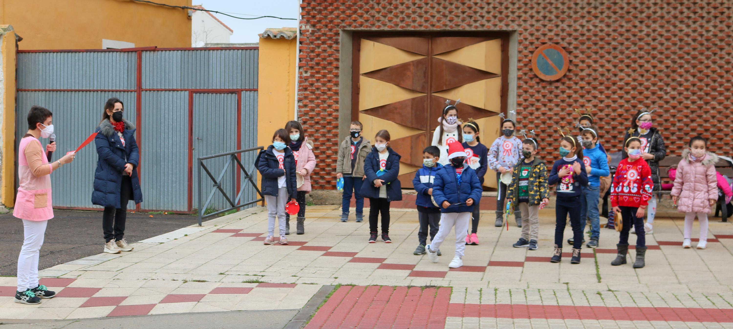 Niños y mayores disfrutan de una velada emocionante en Baltanás