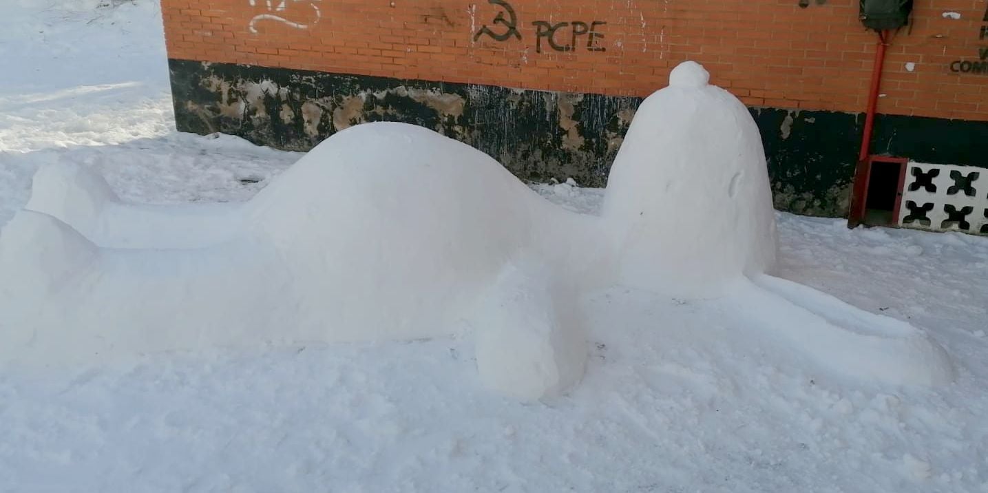 Fotos: Esculturas de nieve en Ciñera