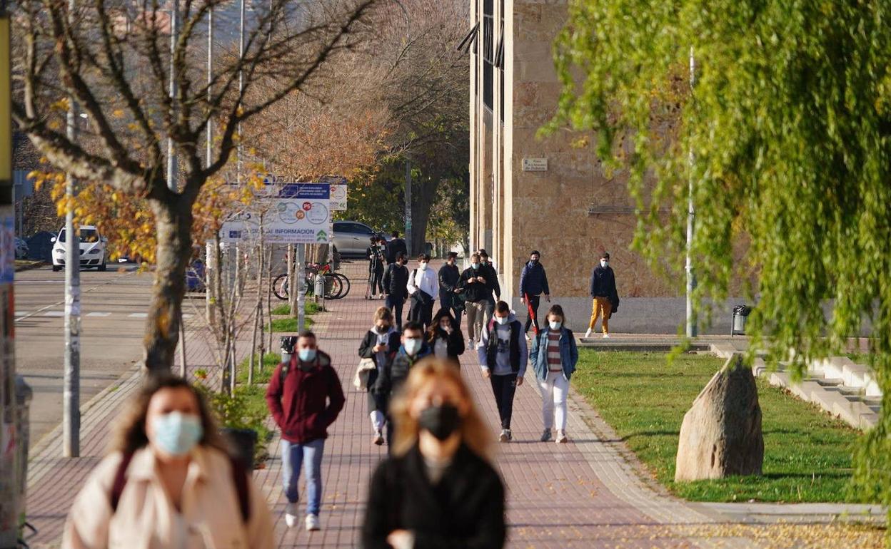 Alumnos de la USAL piden al rector y a la Junta que los exámenes sean 'on-line'